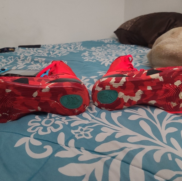 Kobe elite 9 christmas high (size 10) - Picture 2 of 4